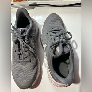 Nike woman’s size 5 shoes